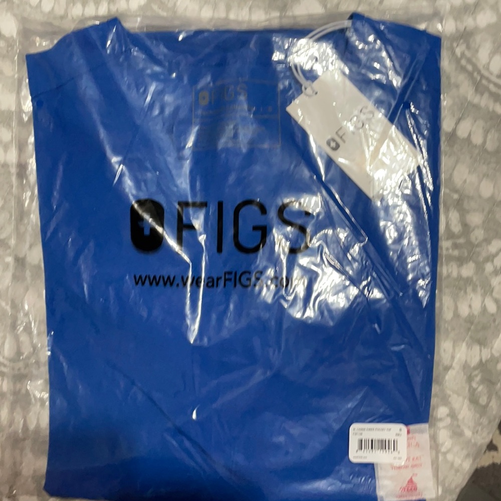 New with tags Figs Casma scrub shirt